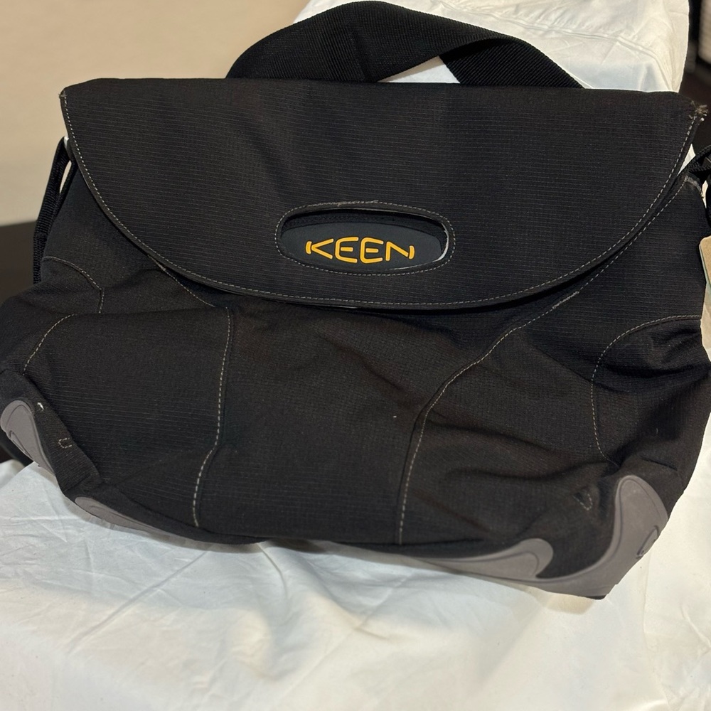 Keen messenger bag